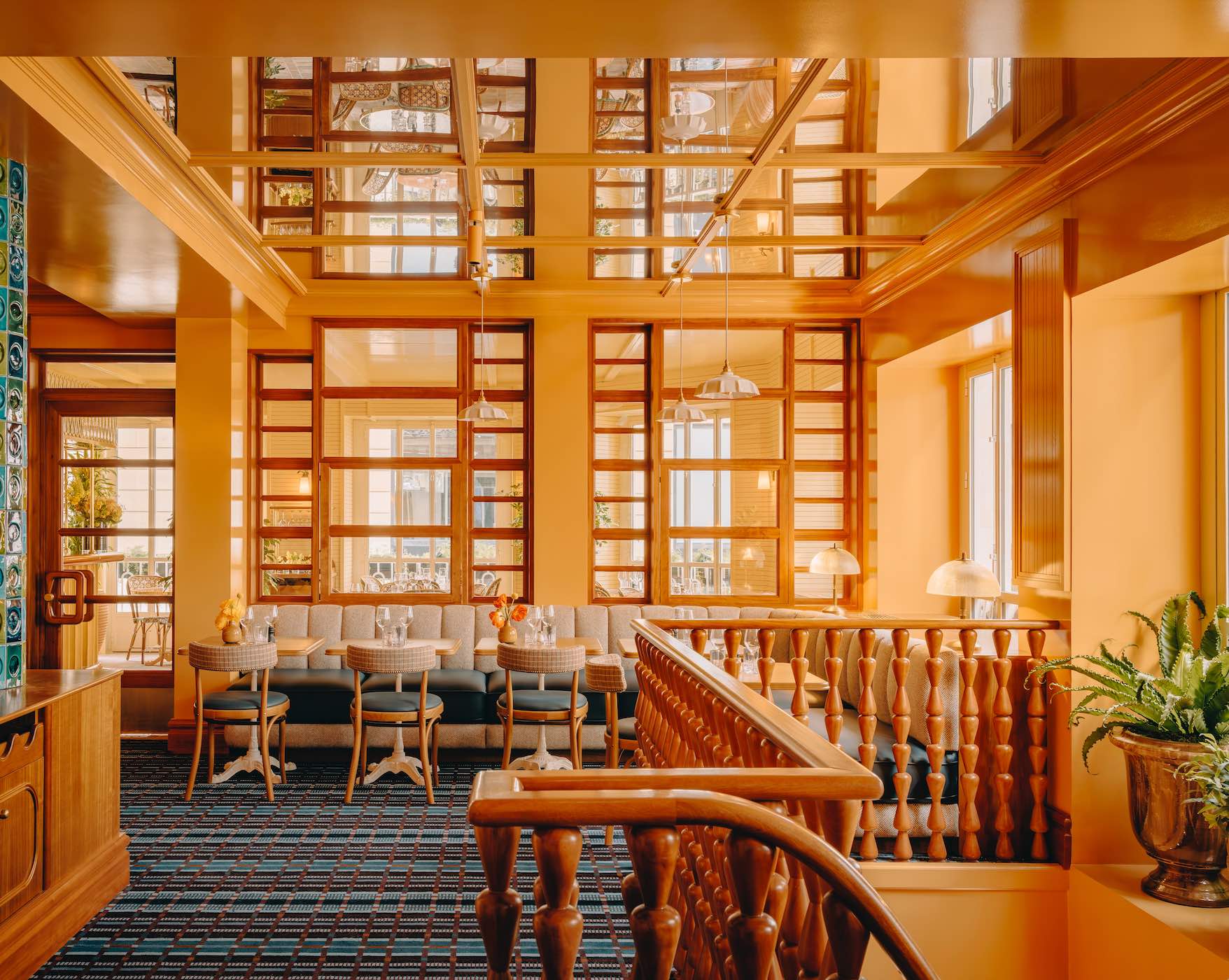 Public House Escalier.jpg
